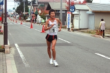 山﨑選手が日本新記録を26秒更新。3時間41分29秒で優勝！