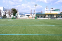 京都市下鳥羽公園球技場の人工芝を全面張替 ＪＦＡ公認25号を更新