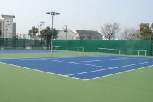 テニス強豪の四日市工業高が全豪オープン仕様のサーフェスへ改修