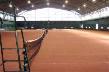 大阪商業大学に多目的屋内競技場がオープン。室内テニスコート誕生