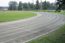 群馬大学の陸上競技場と直走路、テニスコートを改修