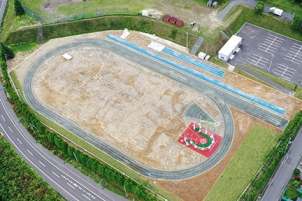 厚真中学校に北海道初の4種ライト陸上競技場誕生
