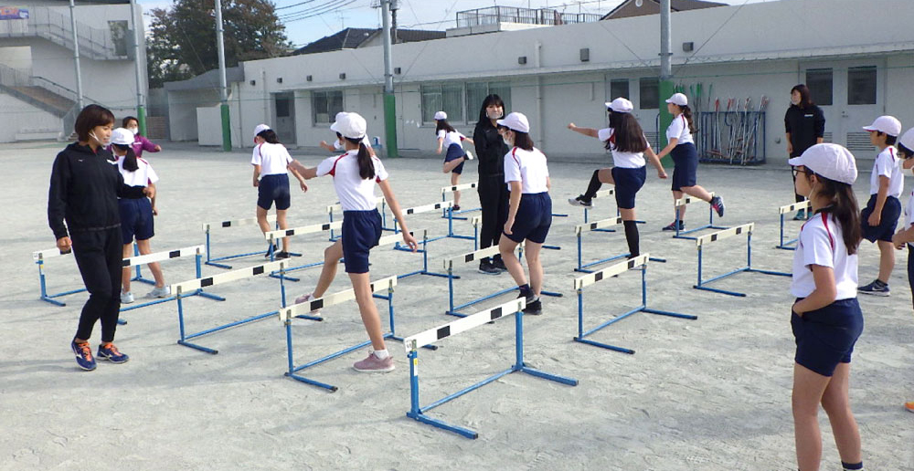 杉並区立高井戸第二小学校の6年生に陸上競技教室