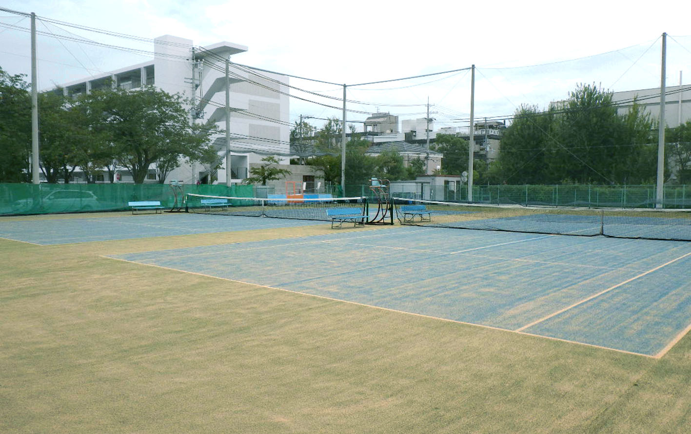 報徳学園中学校・高等学校テニスコート