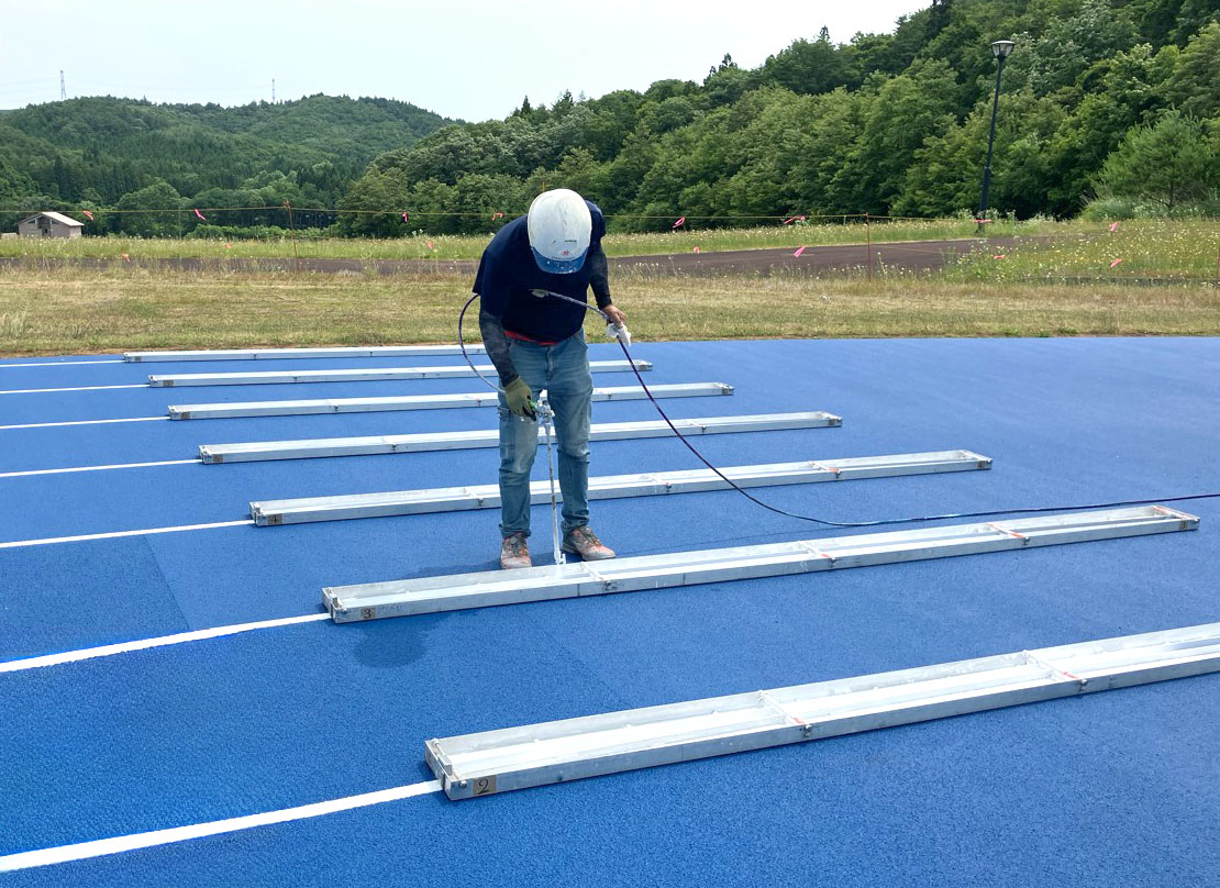 青森県東通村 東通中学校 ブルートラック施工