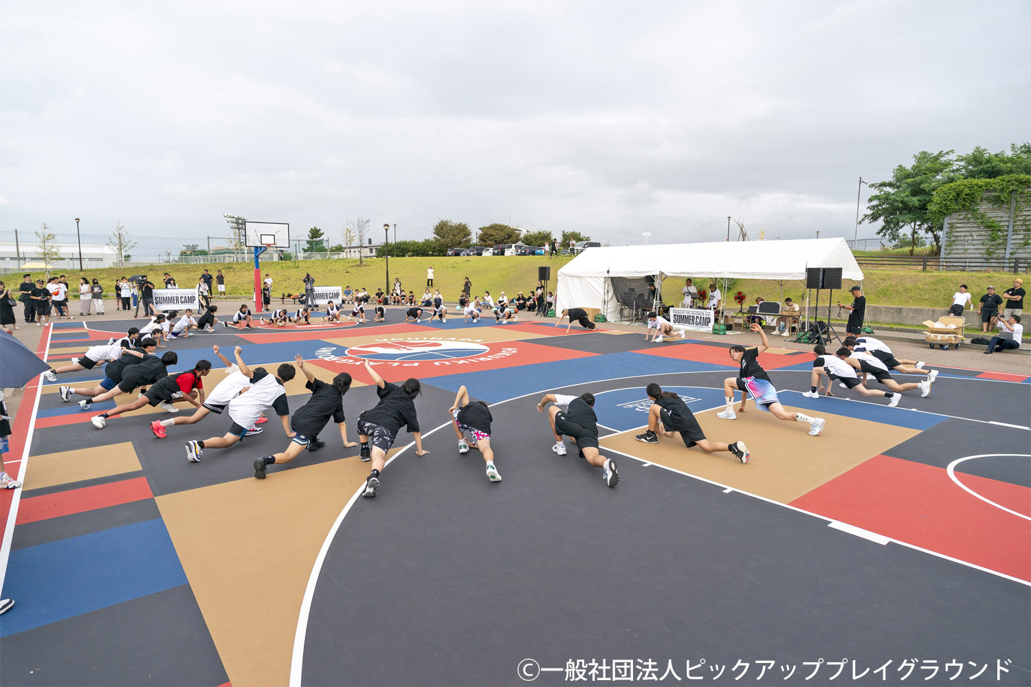 内灘町総合公園バスケットコート復興支援イベント中学生と選手の交流