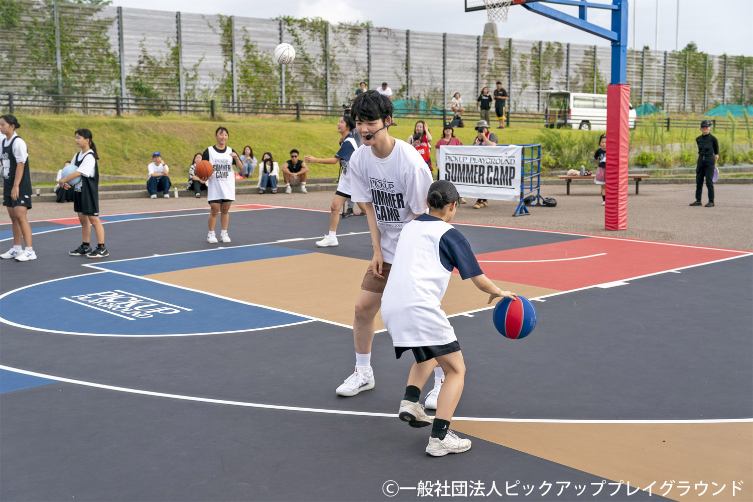 内灘町総合公園バスケットコート復興支援イベント中学生と選手の交流