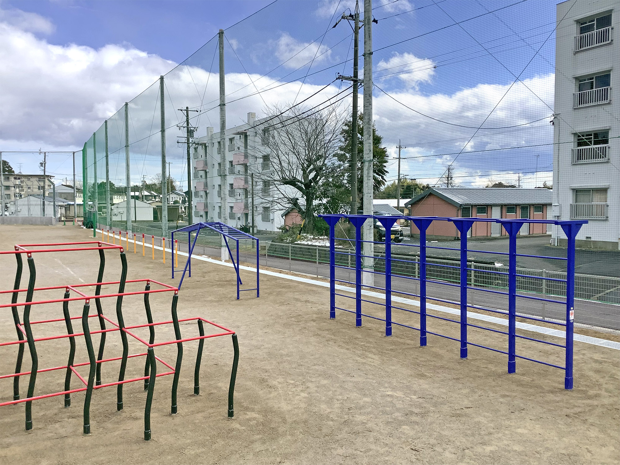 四日市市　高花平小学校　運動場