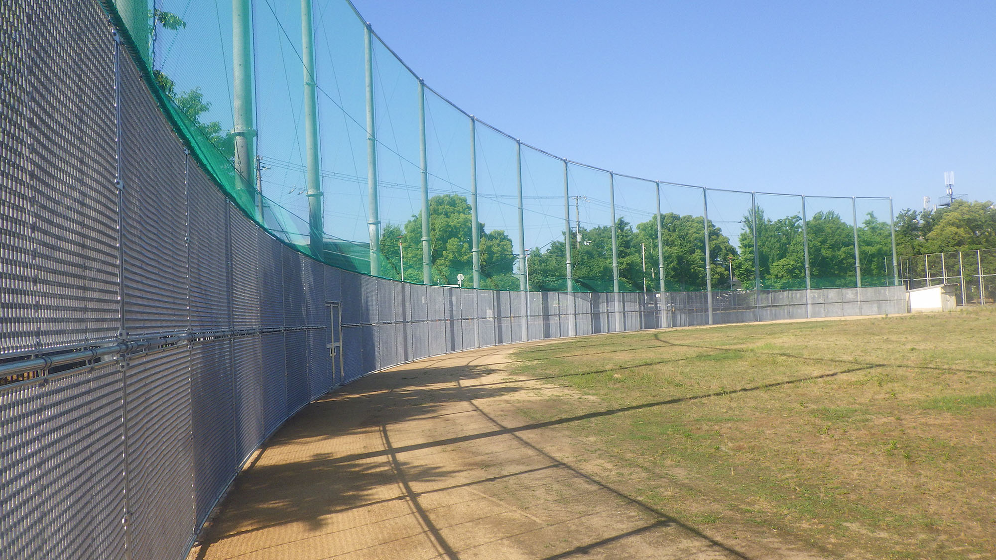 大阪市 出戸池公園グラウンドに防護柵を設置